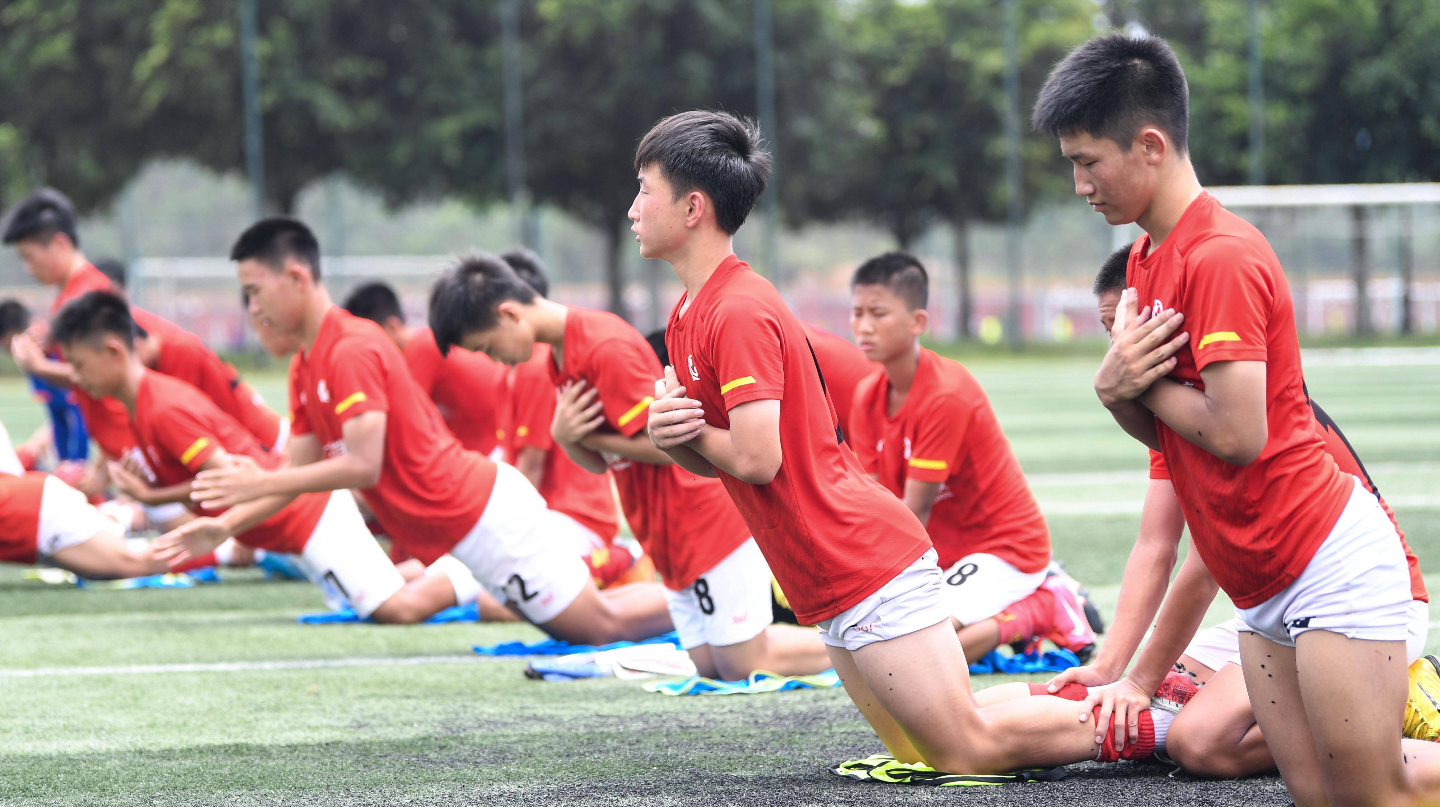 足球运动在高校普及，体育特色专业逐步建立的简单介绍