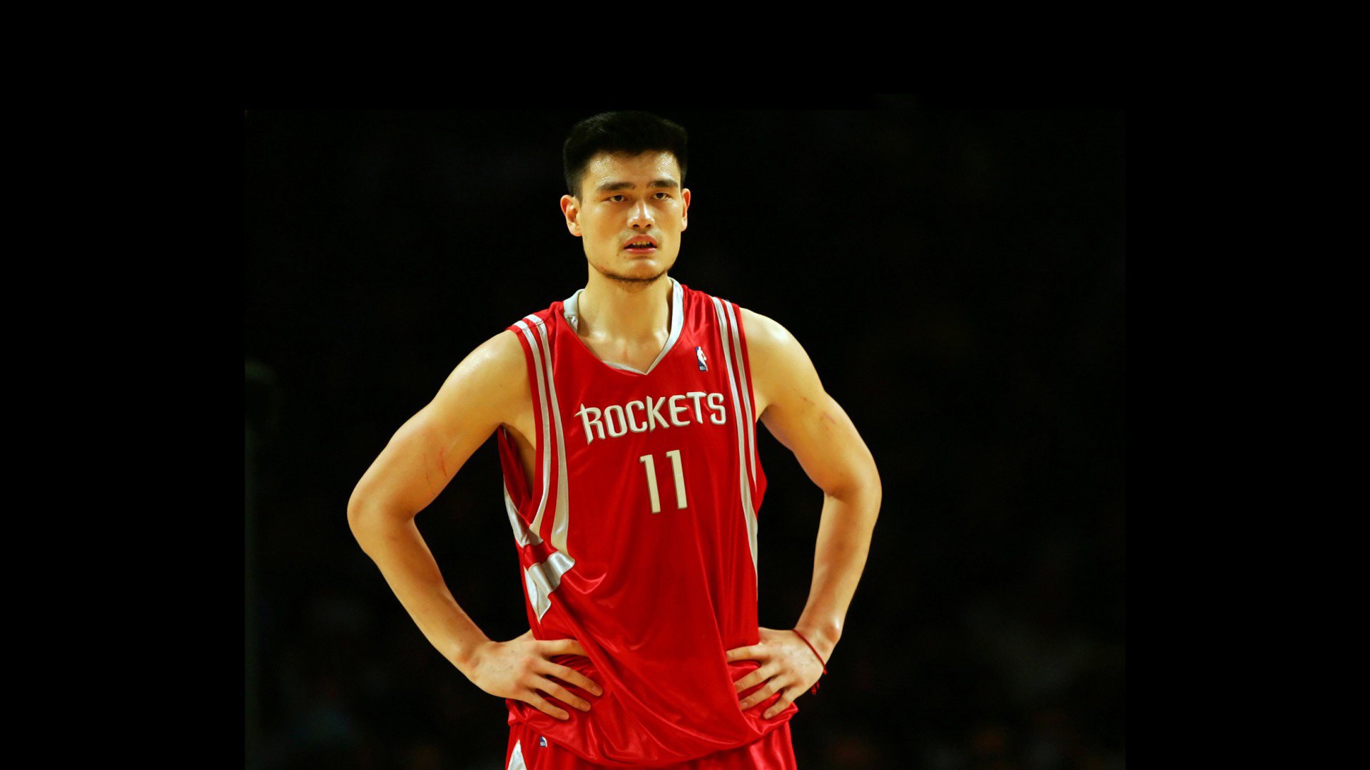 AYX SPORTS-利拉德展现三分神技，开拓者队豪取篮球胜利，但是在季后赛首轮,利拉德和开拓者证明了谁是这个系列