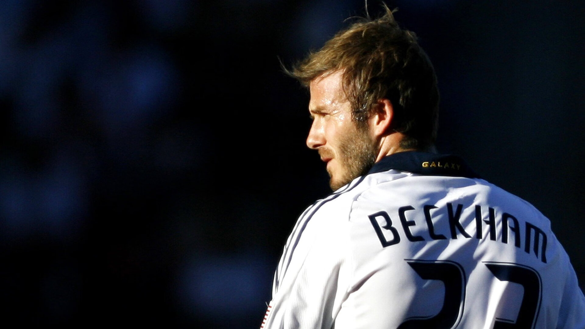 浓眉在防守端贡献三次封盖成为湖人支柱,浓眉指定湖人