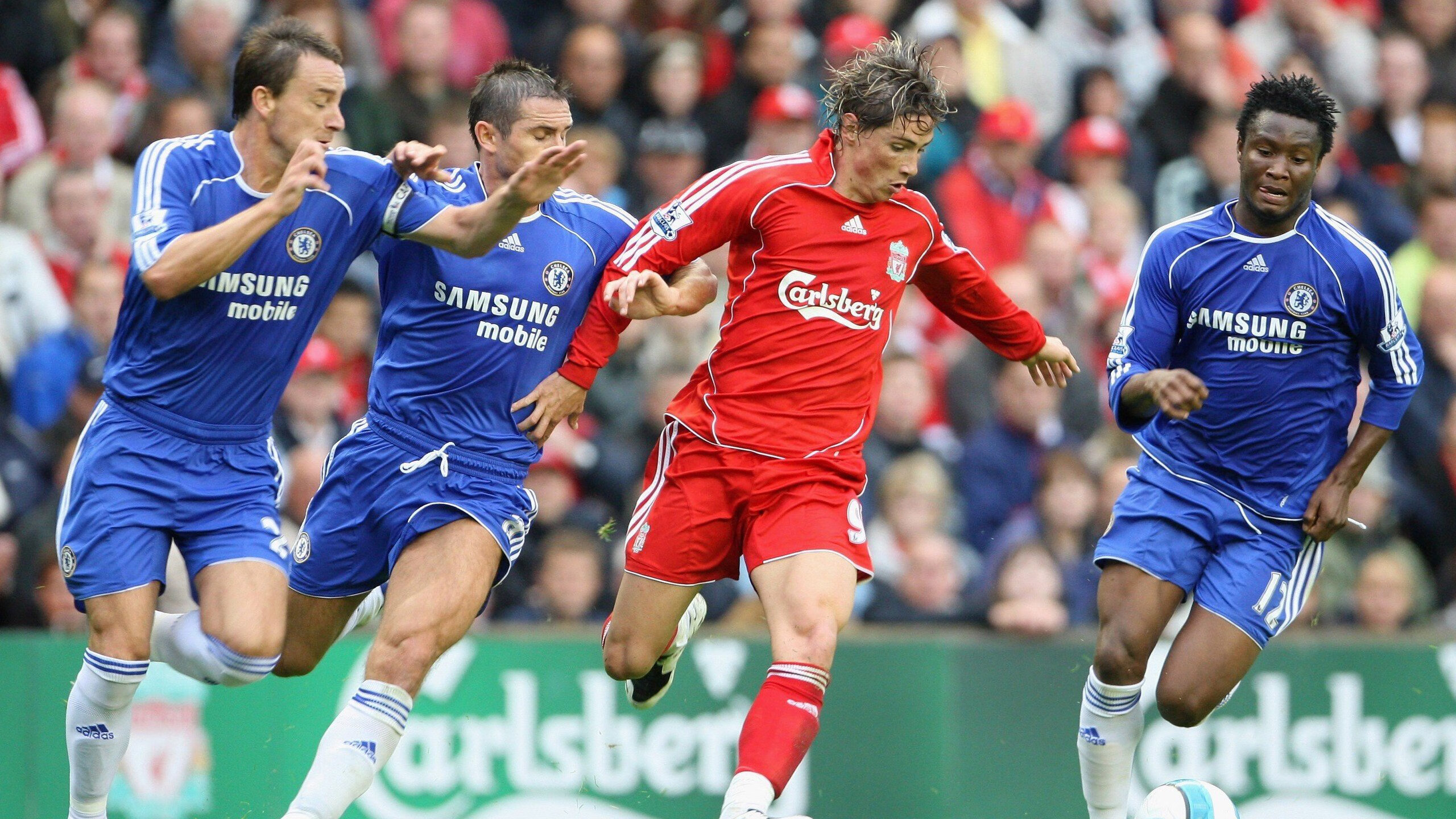 爱游戏在线-足球摄影展在国家体育馆成功举办，足球摄影记者